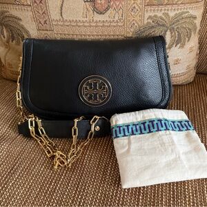 ✅Tory Burch - Black Amanda Clutch Crossbody!